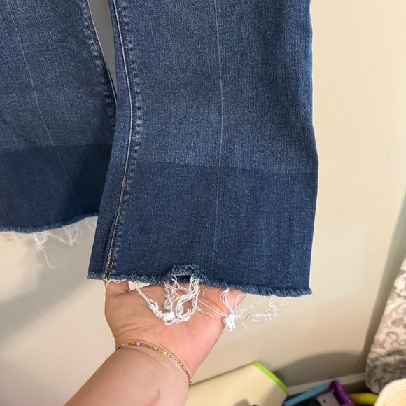 Spanx Size Medium (29x26) Cropped Flare Denim Jeans Pull On Raw Hem 20231R - Picture 4 of 11
